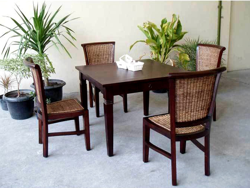 Davindo Dining Set